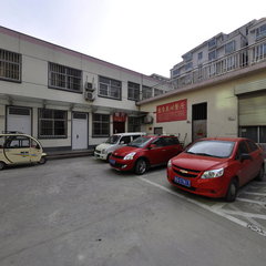 保健院院里外景