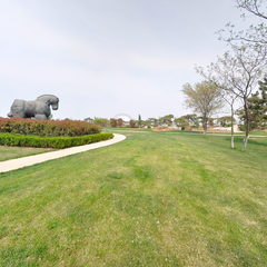 公园巨型马雕塑